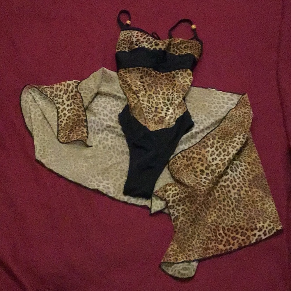 Women’s Leopard Print One Piece Swimsuit & Sarong